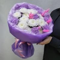 Купить круглый букет с хризантемами и гвоздиками с доставкой в Челябинске 