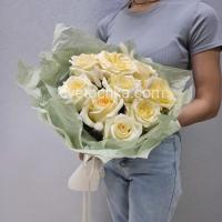 Нежный букет с розами с доставкой в Челябинске 