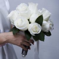 Классический букет невесты из белых роз