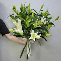 Букет из семи лилий с доставкой в Челябинске