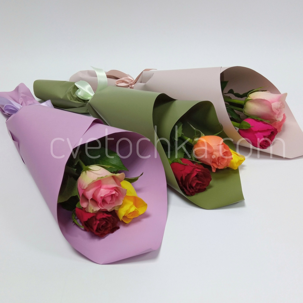 букет из разноцветных роз