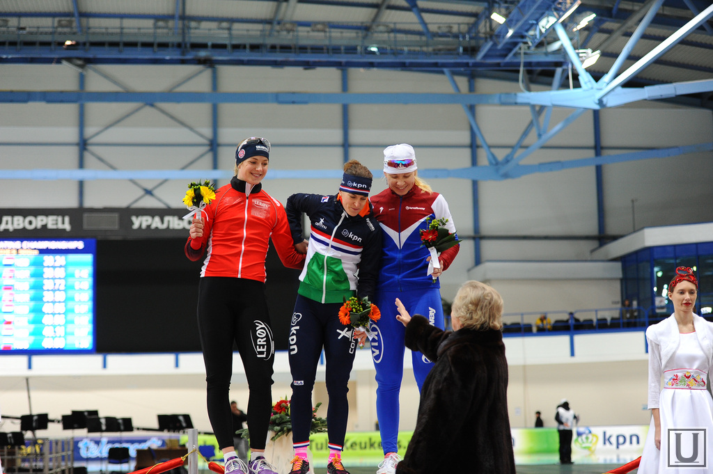 Цветочная церемония на Чемпионате Европы по конькобежному спорту 2015 Цветочная церемония на Чемпионате Европы по конькобежному спорту 2015