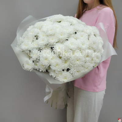 Букет из 25 белых махровых кустовых хризантем с доставкой в Челябинске