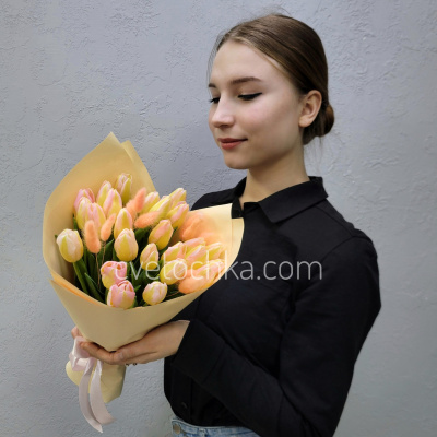 Акция 25 тюльпанов с сухоцветами