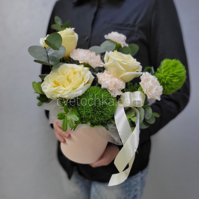 «Аура» цветы в шляпной коробке