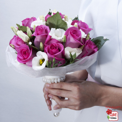 Букет невесты из роз и эустомы с доставкой в Челябинске и Магнитогорске