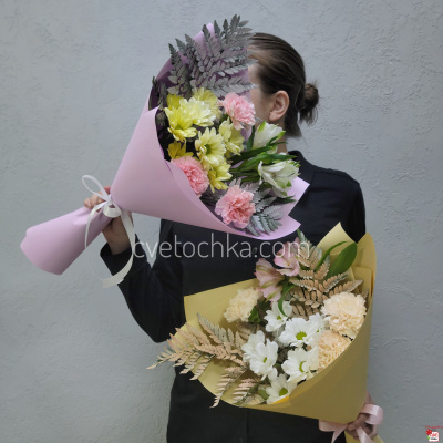 Маленький букет с хризантемой, альстромерией и гвоздиками с доставкой в Челябинске