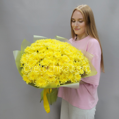 Букет из 25 желтых кустовых хризантем