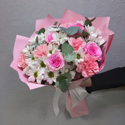 "Море нежности" букет из роз, кустовых хризантем и гвоздик