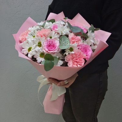 "Море нежности" букет из роз, кустовых хризантем и гвоздик