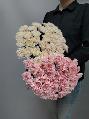 Траурный букет из 34 гвоздик. Цвет на выбор