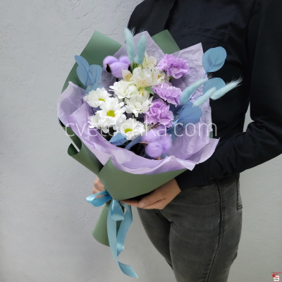 Букет в бело-сиреневой гамме с лунными гвоздиками с доставкой в Челябинске