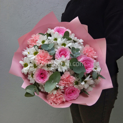 "Море нежности" букет из роз, кустовых хризантем и гвоздик