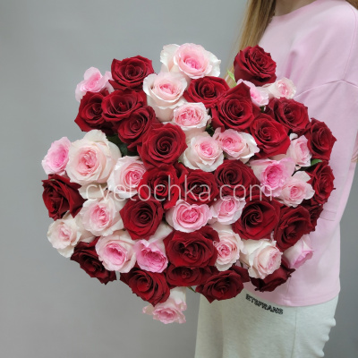 Букет из 51 розы Эквадор 50 см микс бордовых и нежно-розовых