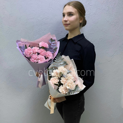 "Улыбка" букет-комплимент из гвоздик