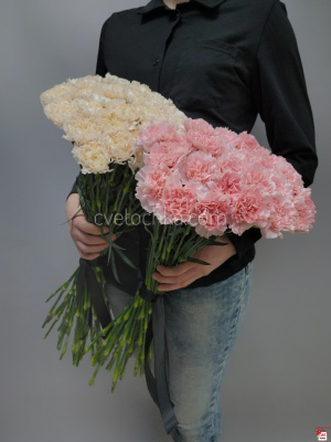 Траурный букет из 34 гвоздик с доставкой в Челябинске