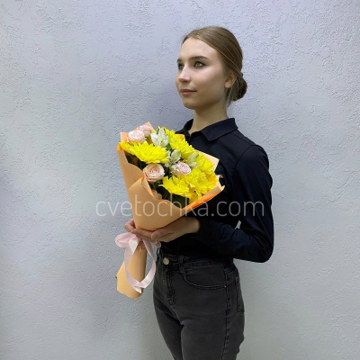 "Изюминка" букет из хризантем, кустовых роз и альстромерии