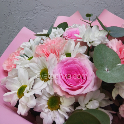 "Море нежности" букет из роз, кустовых хризантем и гвоздик