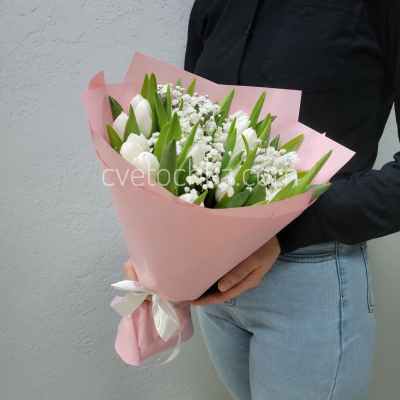 Акция 25 тюльпанов с гипсофилой