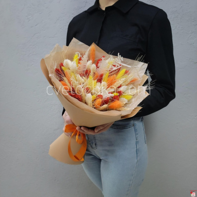 Букет сухоцветов с лагрусом и фалярисом с доставкой в Челябинске