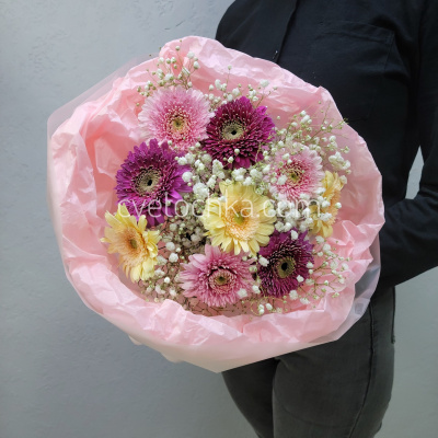 Герберы мини с гипсофилой