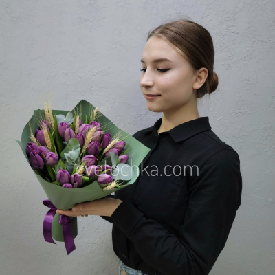 "Весенний луг" букет с тюльпанами, колосьями и эвкалиптом