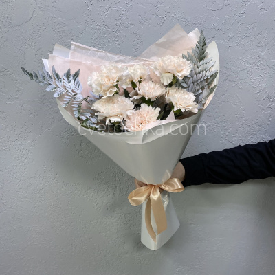 "Улыбка" букет-комплимент из гвоздик