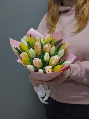 Акция! 25 тюльпанов микс в оформлении