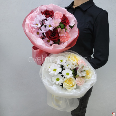 Небольшой букет с розами и хризантемой с доставкой в Челябинске