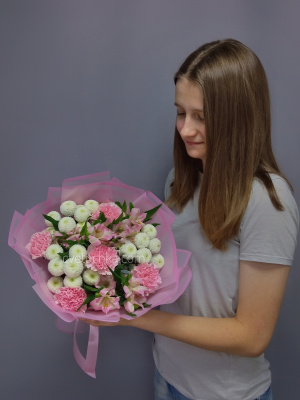 "Холли" букет из хризантем, альстромерий и гвоздик