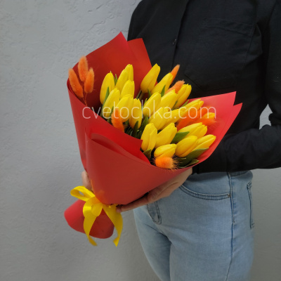 Акция 25 тюльпанов с сухоцветами