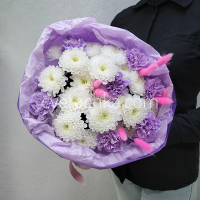 "Пушинка" стойкий букет с хризантемами и гвоздиками 