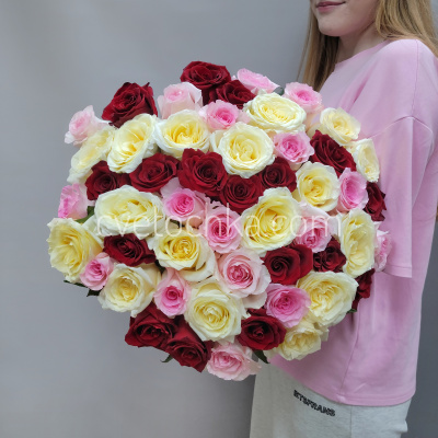Букет из 51 розы Эквадор 50 см микс бордовых, нежно-розовых и сливочных роз