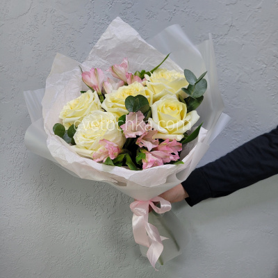 "Мерси" букет с розами и альстромериями