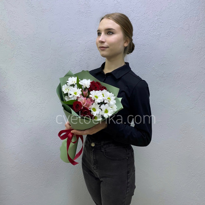 "Изюминка" букет из хризантем, кустовых роз и альстромерии